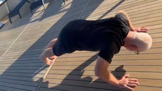 Howard starting his pushups